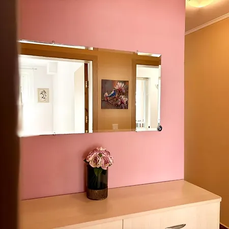 Апартаменти Bright 2br - Free Parking-near Sea Garden &