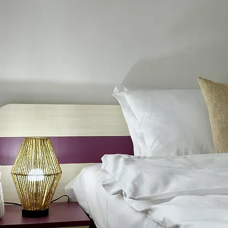 Апартаменти Bright 2br - Free Parking-near Sea Garden & *