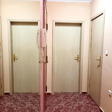 Апартаменти Bright 2br - Free Parking-near Sea Garden & Варна