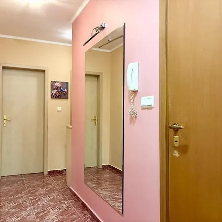 Bright 2br - Free Parking-near Sea Garden & Апартаменти *