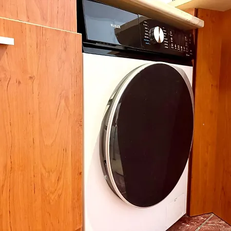 Апартаменти Bright 2br - Free Parking-near Sea Garden &