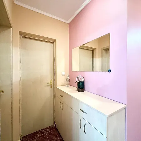 Bright 2br - Free Parking-near Sea Garden & Варна