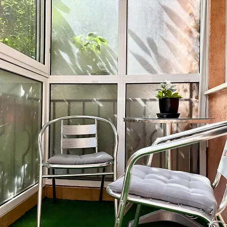 Апартаменти Bright 2br - Free Parking-near Sea Garden &