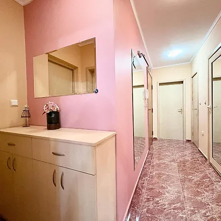 Апартаменти Bright 2br - Free Parking-near Sea Garden &