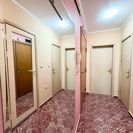 Bright 2br - Free Parking-near Sea Garden & Апартаменти