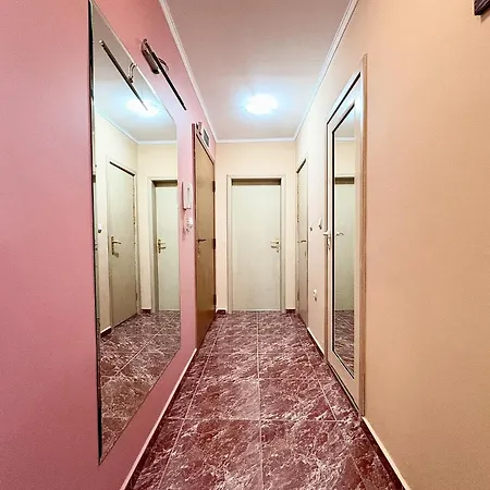 Bright 2br - Free Parking-near Sea Garden & Апартаменти *