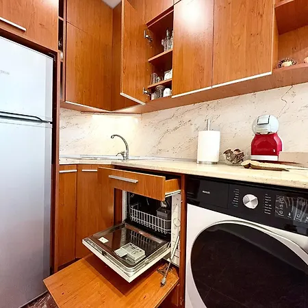 Апартаменти Bright 2br - Free Parking-near Sea Garden & Варна