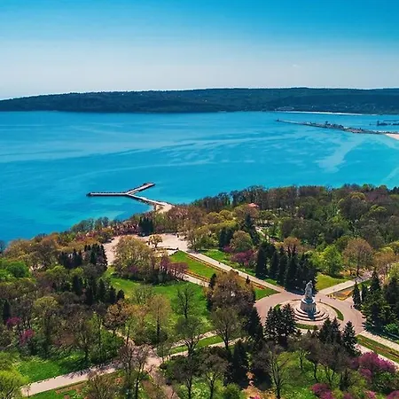 Апартаменти Bright 2br - Free Parking-near Sea Garden & *