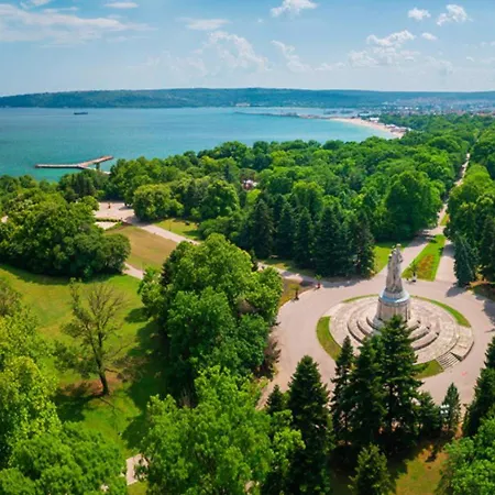 Bright 2br - Free Parking-near Sea Garden & Варна
