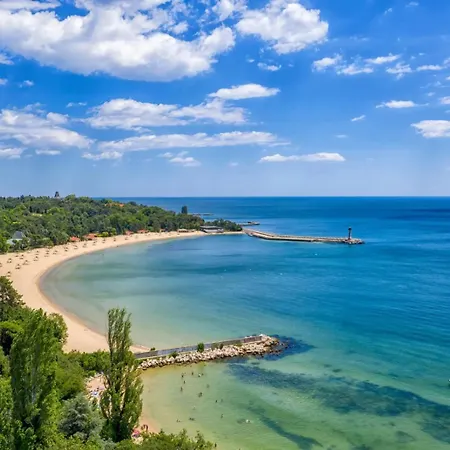 Апартаменти Bright 2br - Free Parking-near Sea Garden & *